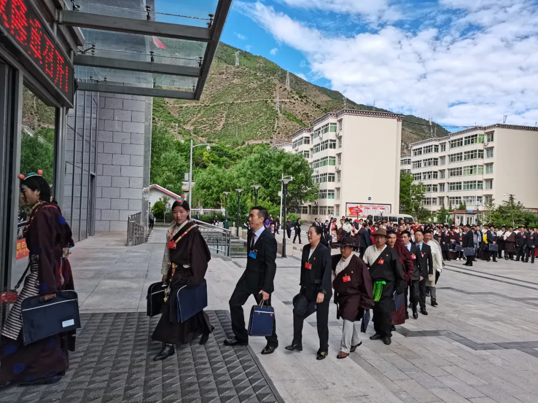 昌都市第二届人民代表大会第二次会议开幕