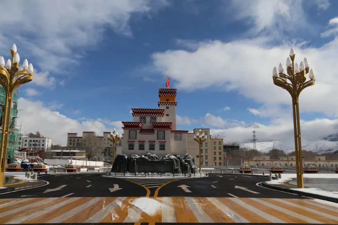 您当前所在位置:>首页>/新闻中心>/昌都要闻>三岩文化广场贡觉深入