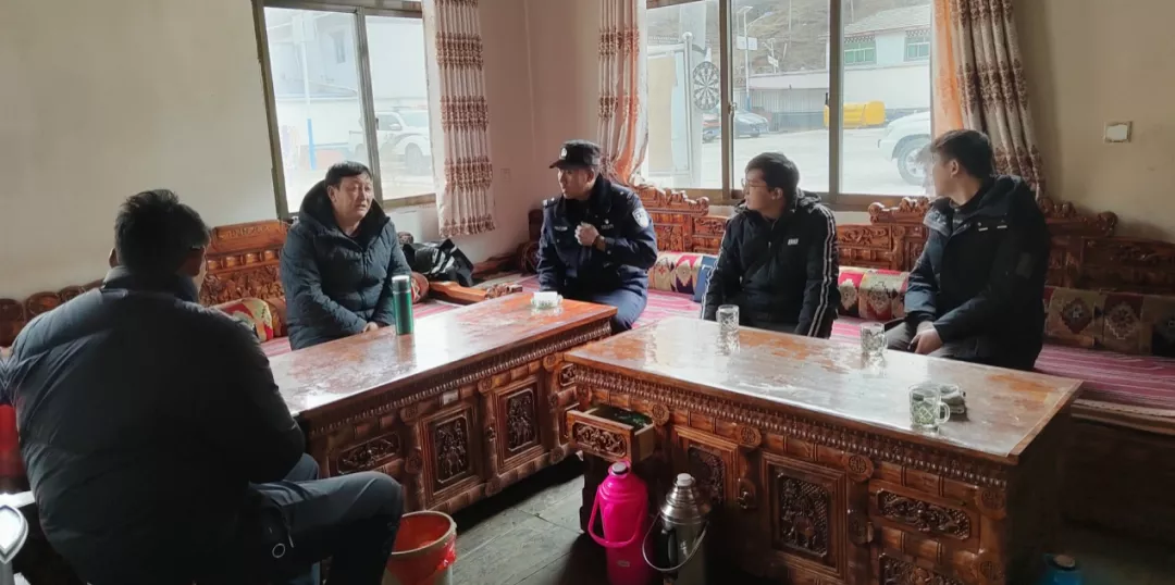 区委副书记,人大常委会主任白玛扎西莅临妥坝乡检查指导工作