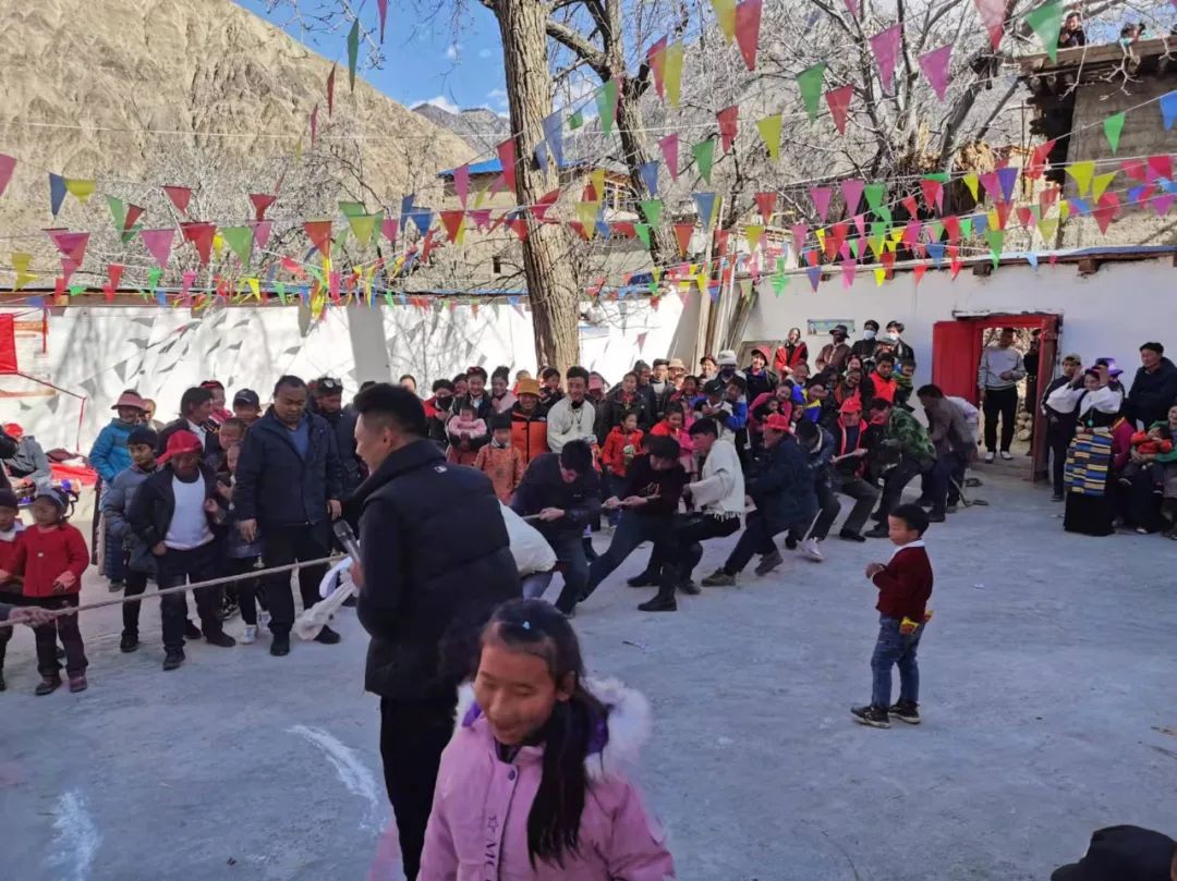 元旦佳节左贡县下林卡乡开展丰富多彩的主题文艺文化活动