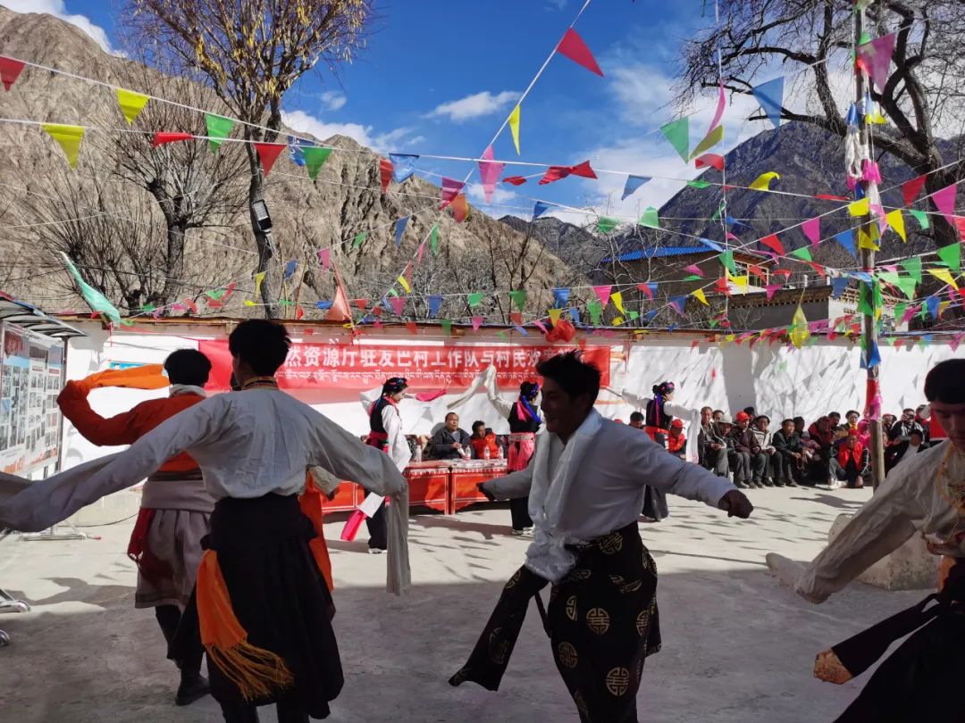 元旦佳节左贡县下林卡乡开展丰富多彩的主题文艺文化活动