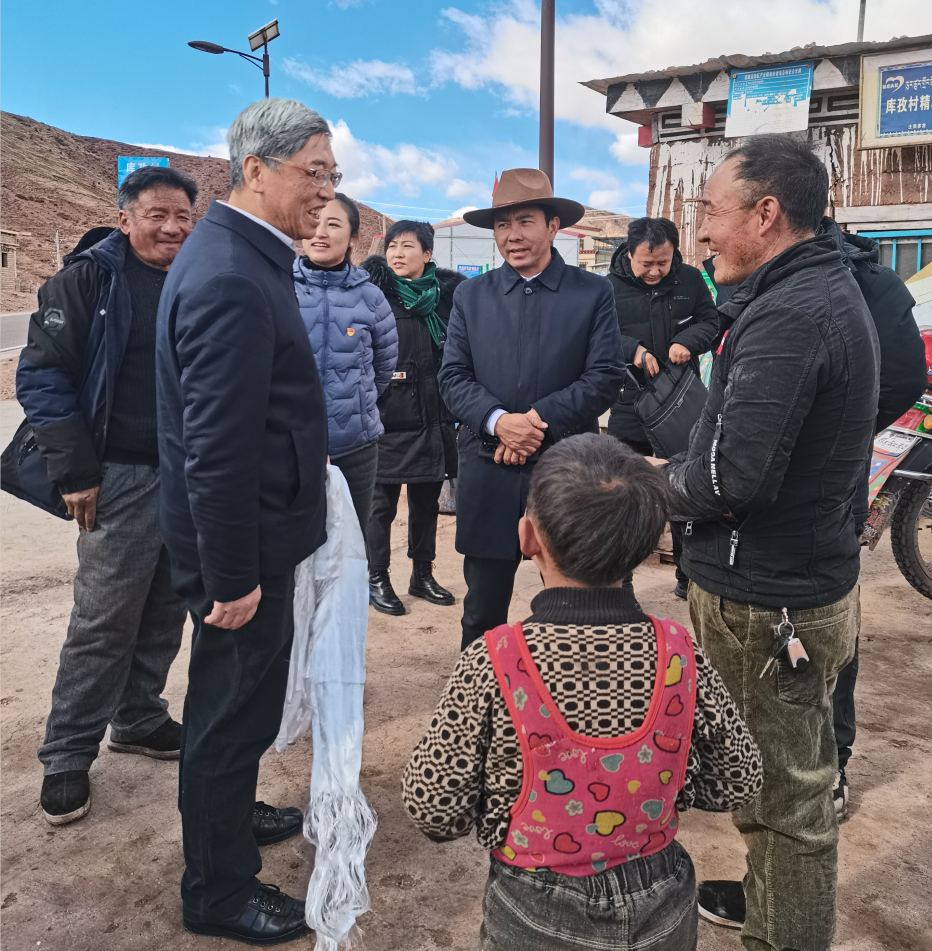 68巴桑扎西对余和平一行的到来表示欢迎,在简要汇报芒康工作情况后