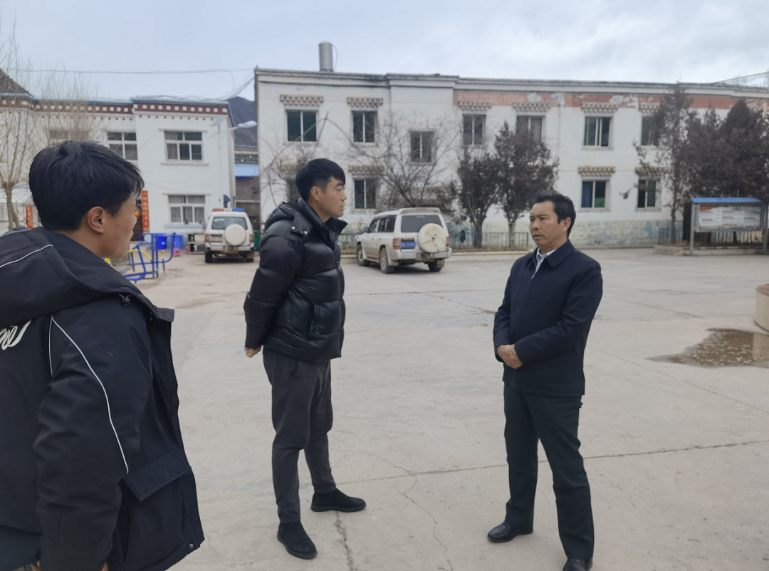 巴桑扎西深入边远村组走访调研
