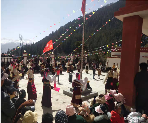 喜迎二十大欢度藏历年左贡县扎玉镇各村开展主题文艺演出