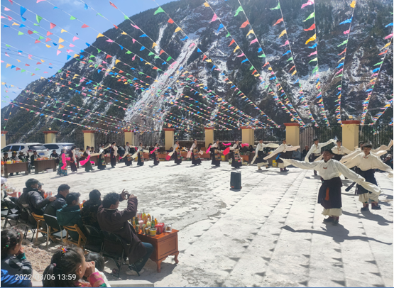 喜迎二十大欢度藏历年左贡县扎玉镇各村开展主题文艺演出