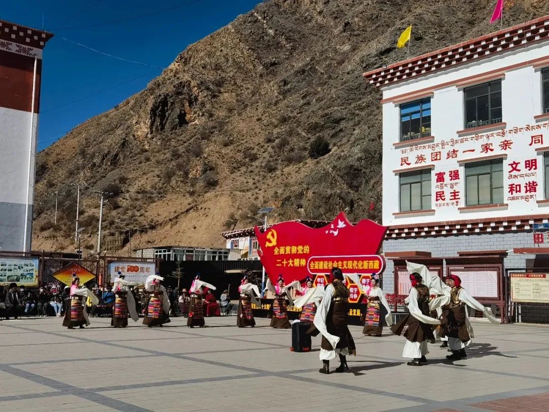 新春走基层左贡县艺术团深入中林卡乡开展主题演出活动