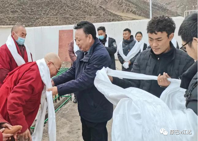 江达县委书记达瓦深入寺庙开展走访慰问工作
