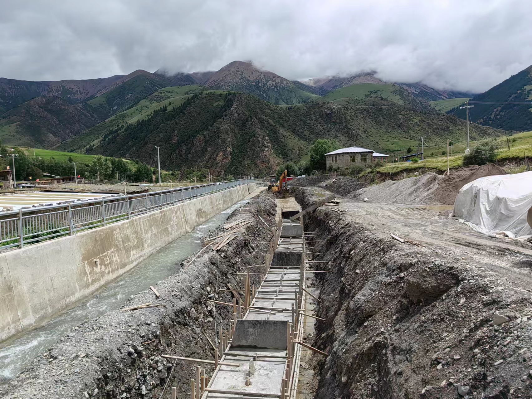 并对丁青县和类乌齐县地质灾害综合防治体系和国债项目进